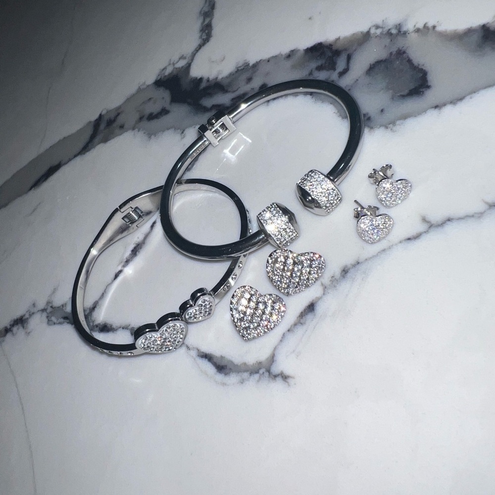 silver heart jewelry..